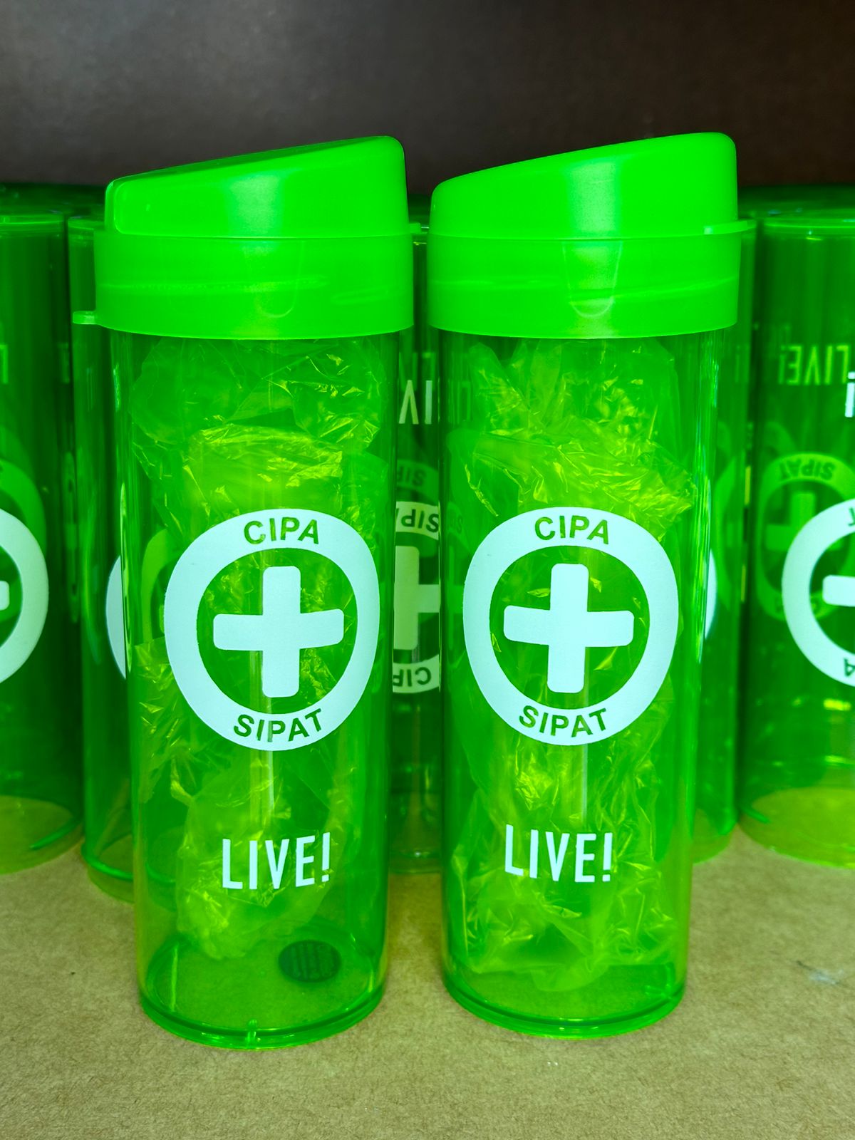 GARRAFA SQUEEZE VERDE NEON - COM TAMPA VERDE